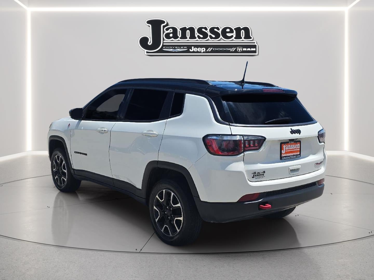 Used 2020 Jeep Compass Trailhawk w/ Cold Weather Group AWD/4WD image 3