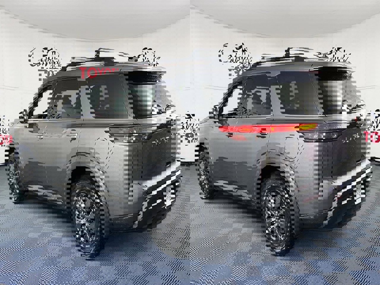 Used 2022 Nissan Pathfinder SV image 5