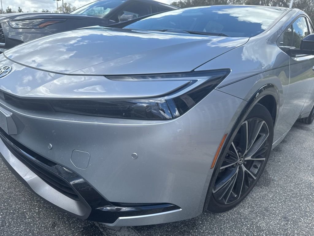 Used 2024 Toyota Prius XLE image 2