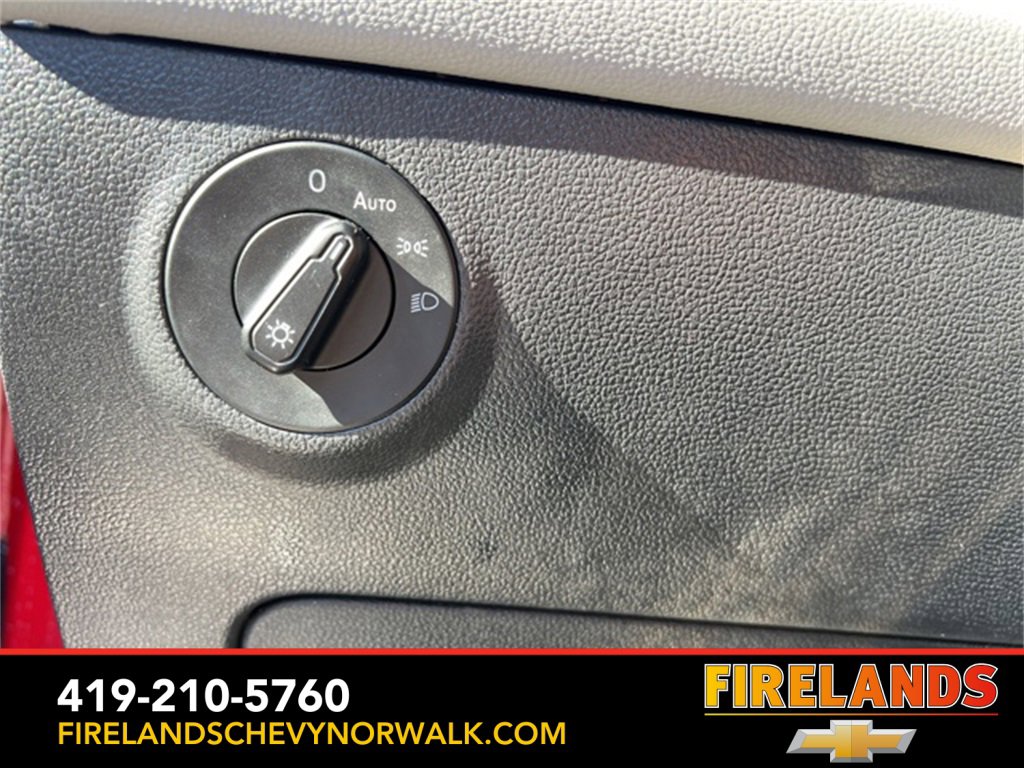 Used 2022 Volkswagen Taos SE w/ Panoramic Sunroof Package image 19