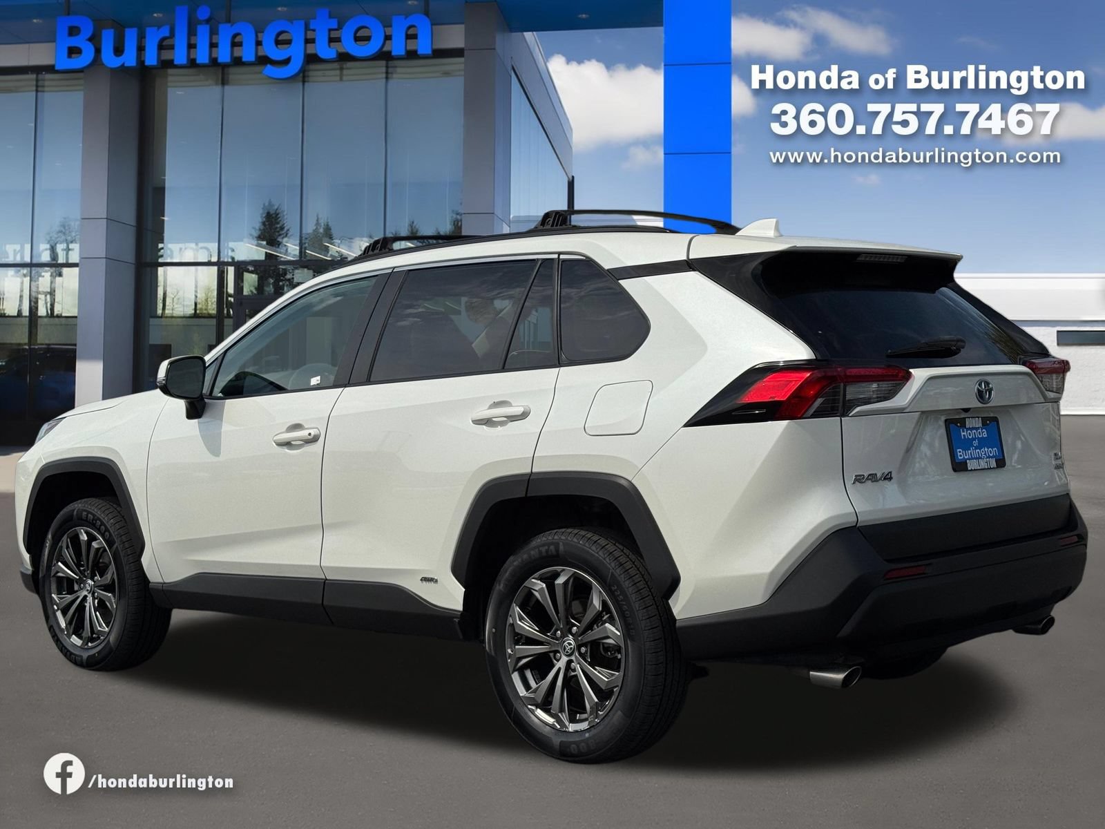 Used 2022 Toyota RAV4 XLE Premium AWD/4WD image 4