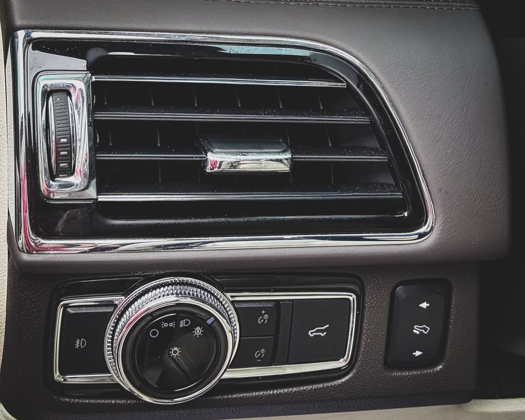 Used 2018 Lincoln Navigator L Black Label AWD/4WD image 10