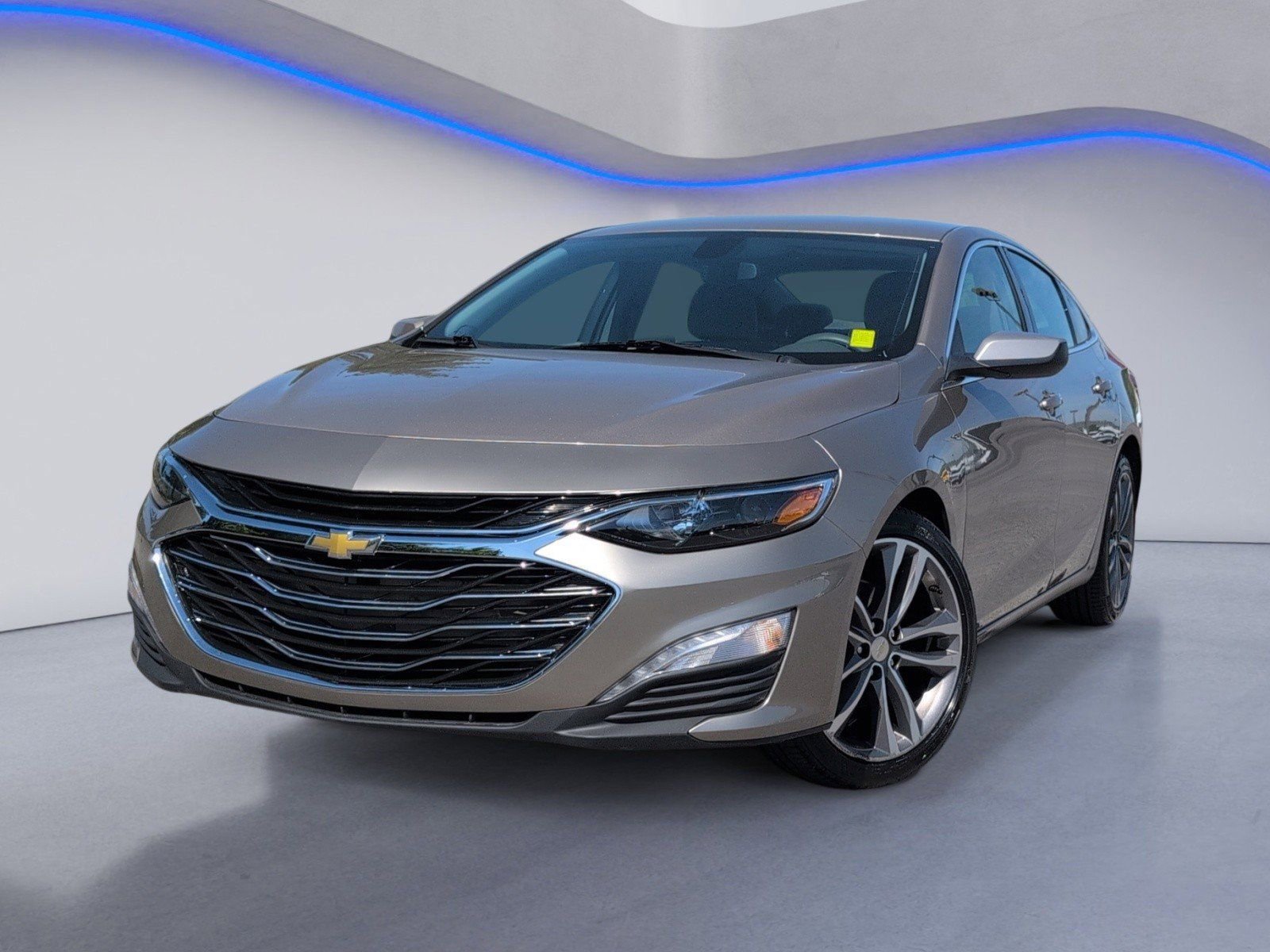 Used 2022 Chevrolet Malibu LT FWD image 2