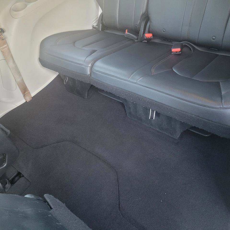Used 2017 Chrysler Pacifica Touring-L w/ Tire & Wheel Group image 36