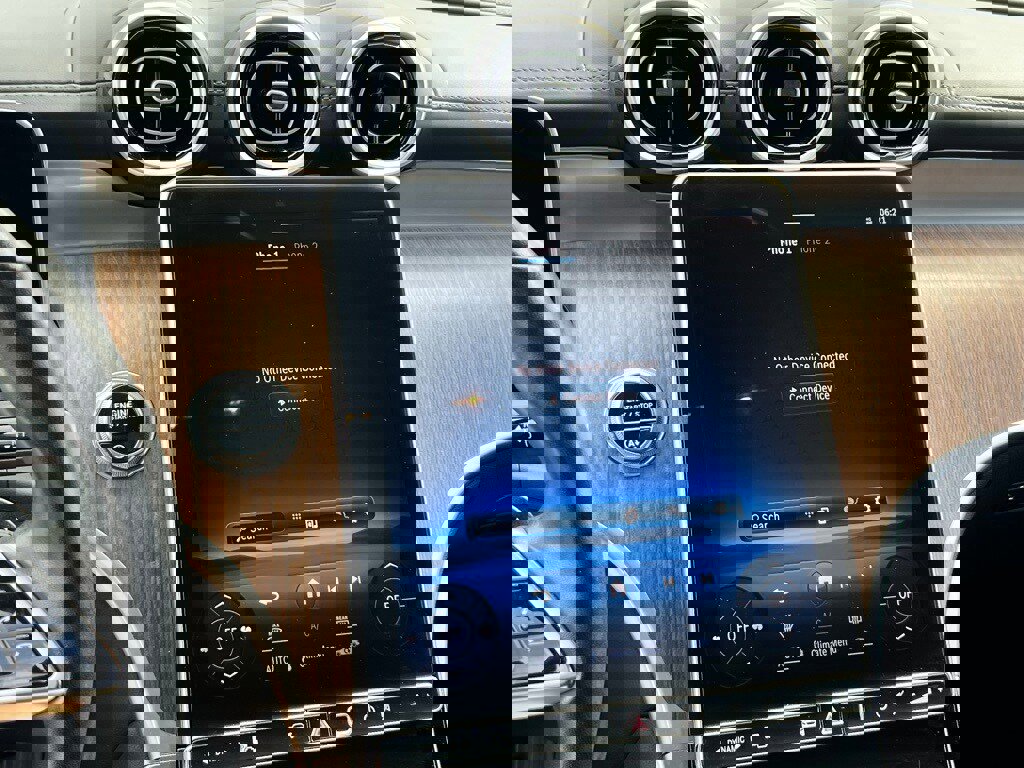 Used 2024 Mercedes-Benz GLC 300 4MATIC image 12