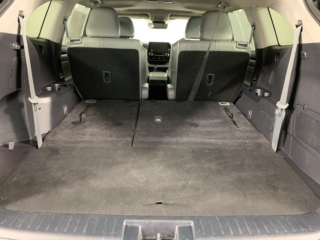 Used 2023 Toyota Highlander XLE AWD/4WD image 13