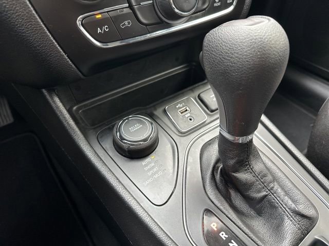 Used 2019 Jeep Cherokee Latitude w/ Popular Appearance Group image 30