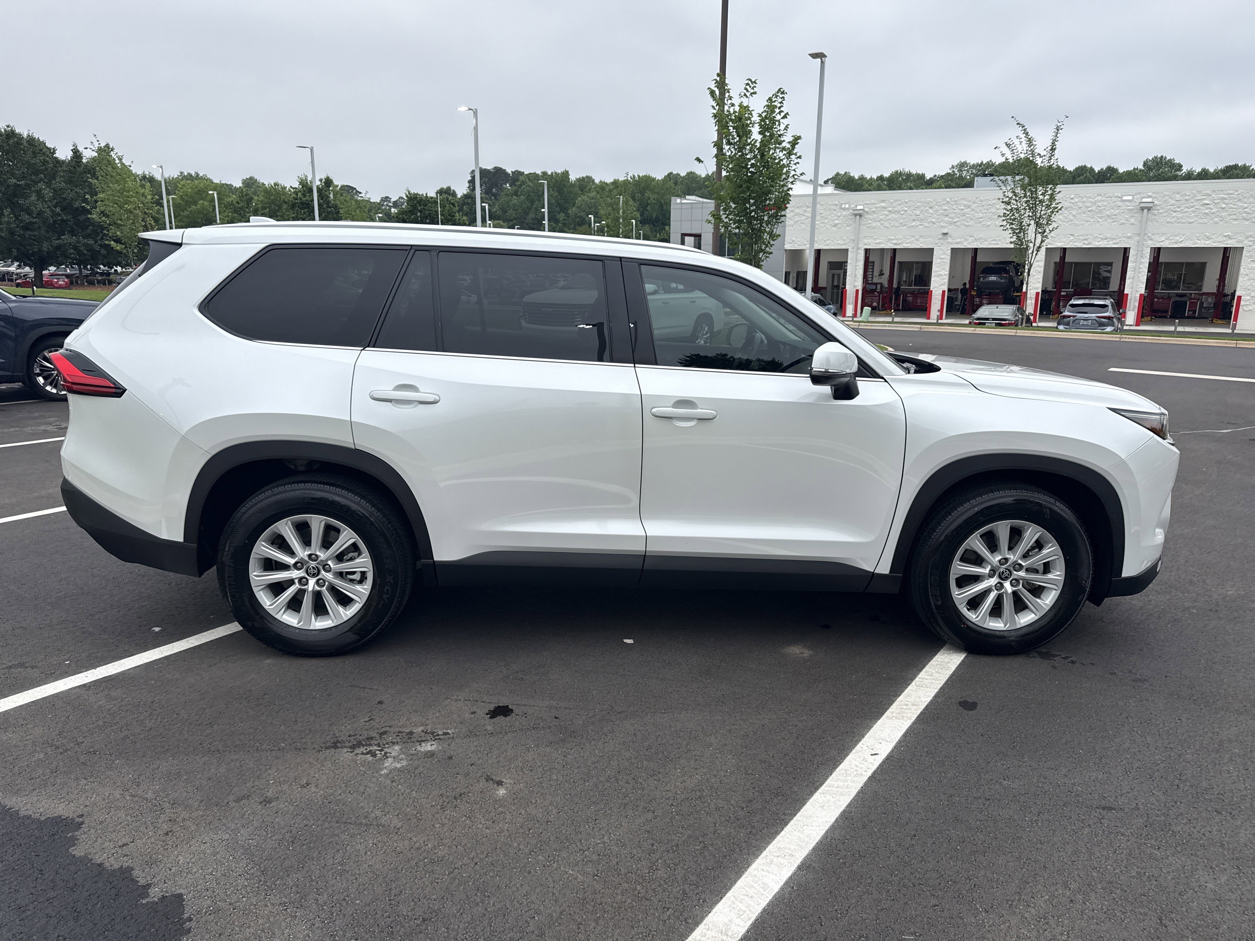 Used 2024 Toyota Grand Highlander FWD image 11