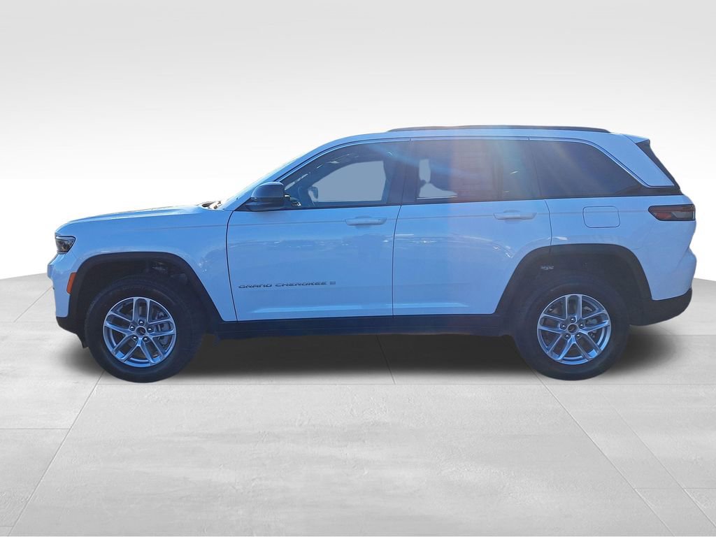 New 2026 Jeep Grand Cherokee Laredo image 2