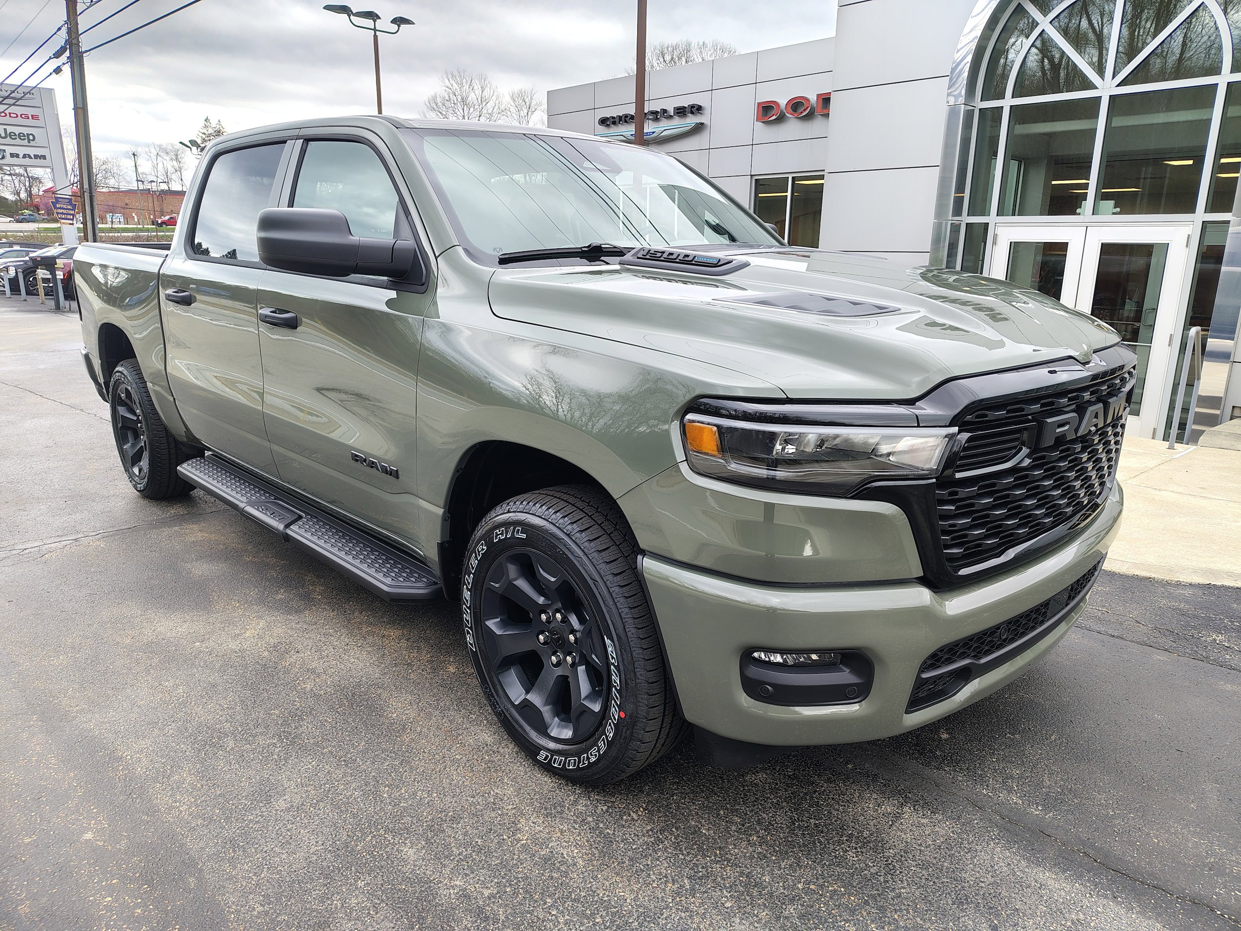 New 2026 RAM 1500 Express image 2