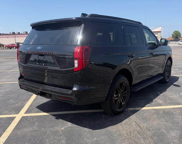 Used 2025 Ford Expedition Active AWD/4WD image 4