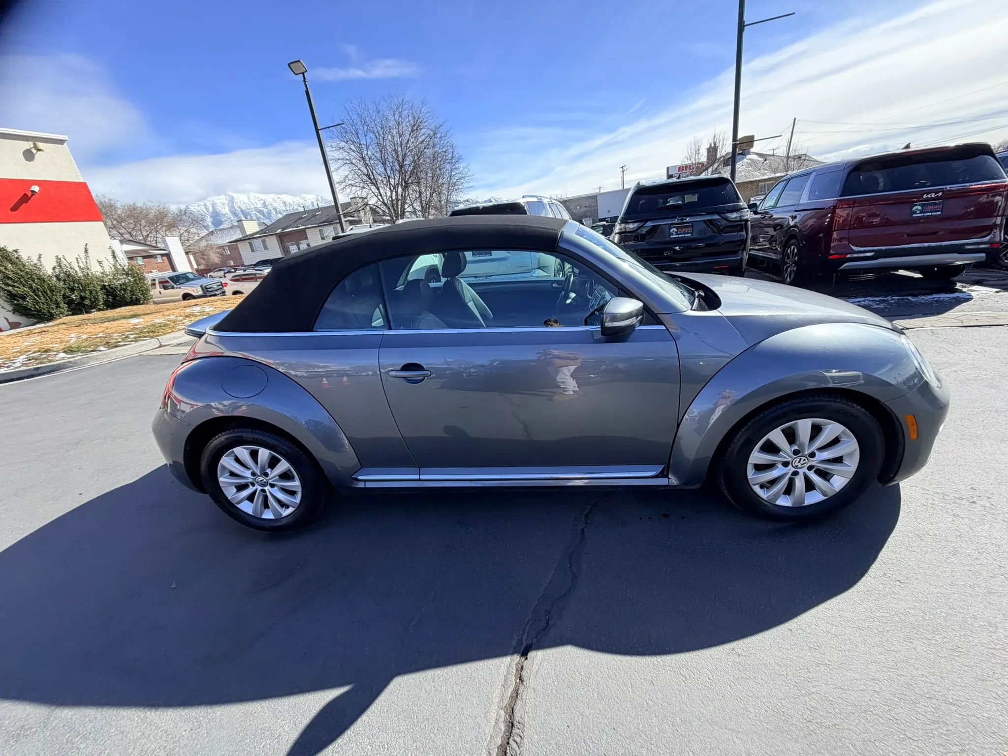 Used 2018 Volkswagen Beetle 2.0T SE image 3