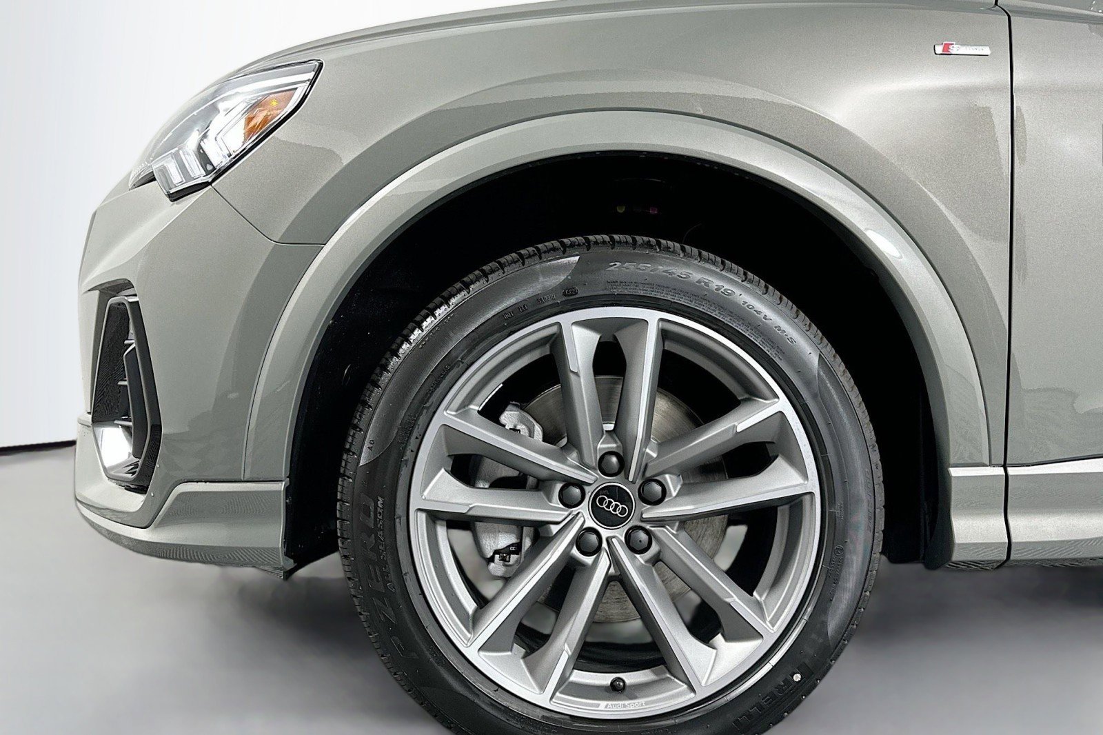 New 2025 Audi Q3 2.0T Premium image 11