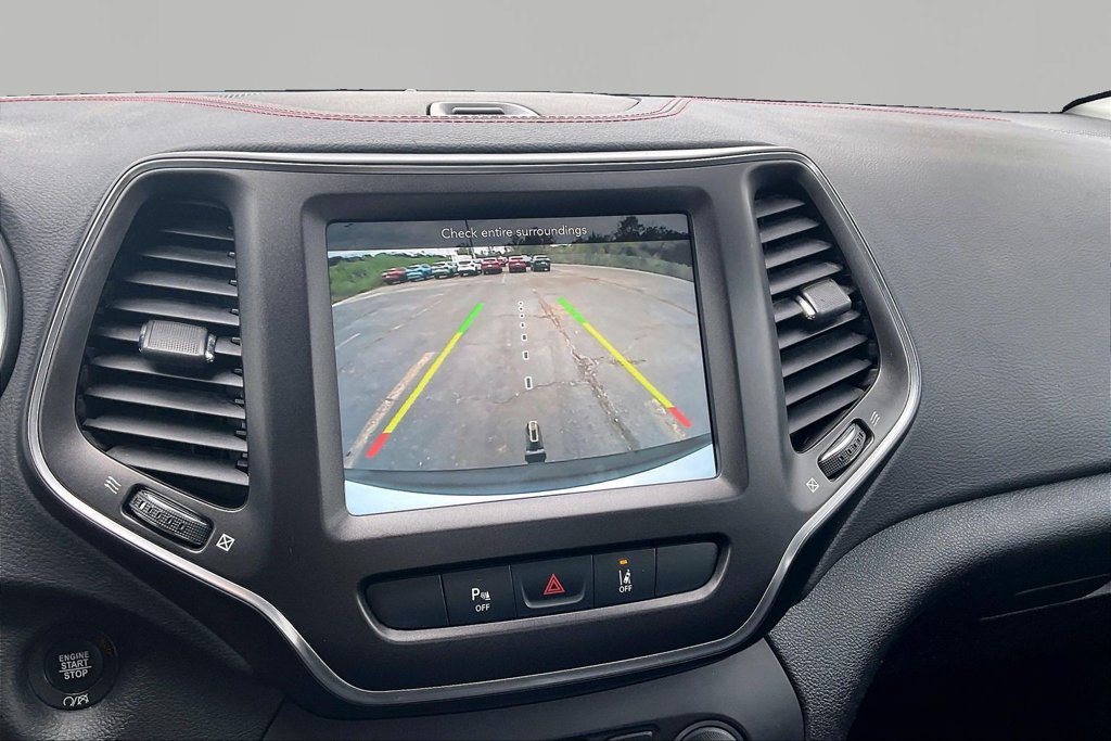 Used 2021 Jeep Cherokee Trailhawk AWD/4WD image 16