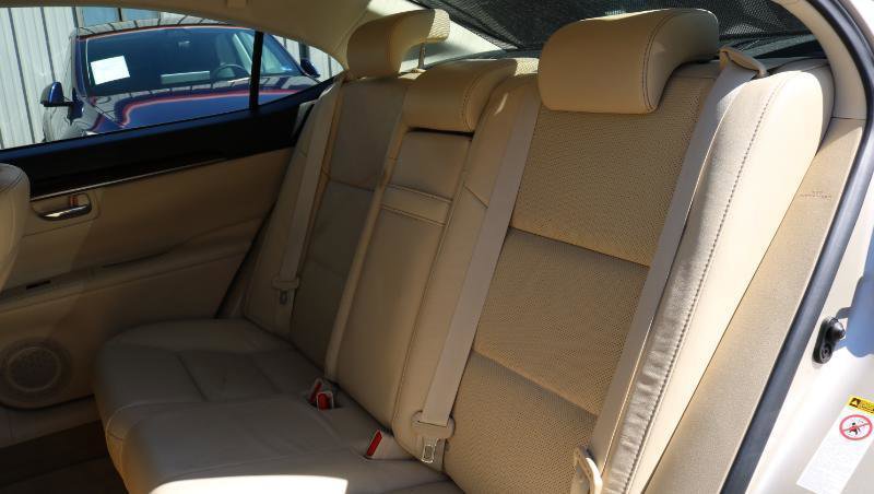 Used 2015 Lexus ES 350 4dr Sdn w/ Luxury Package image 24