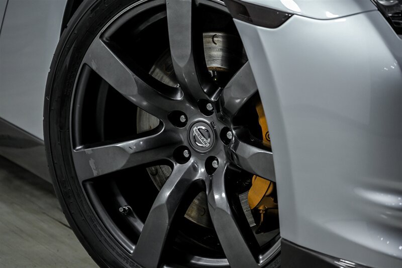 Used 2009 Nissan GT-R Premium AWD/4WD image 3