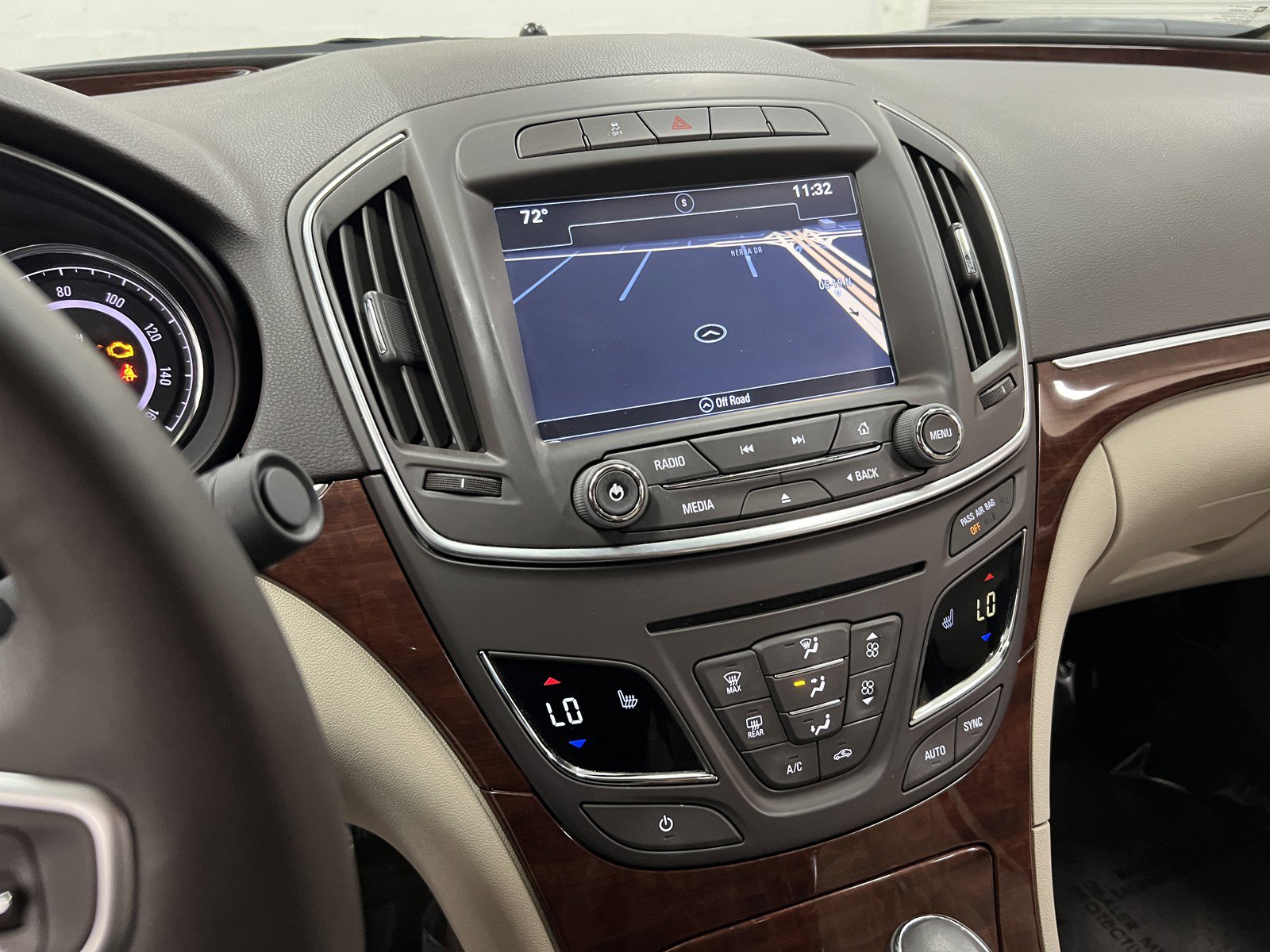 Used 2016 Buick Regal image 19