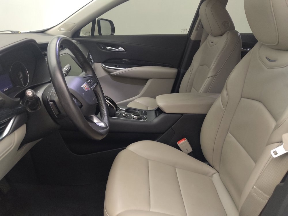 Used 2021 Cadillac XT4 Premium Luxury w/ Cold Weather Package FWD image 17