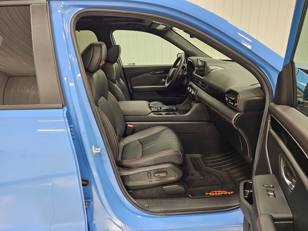 Used 2025 Honda Pilot TrailSport image 23