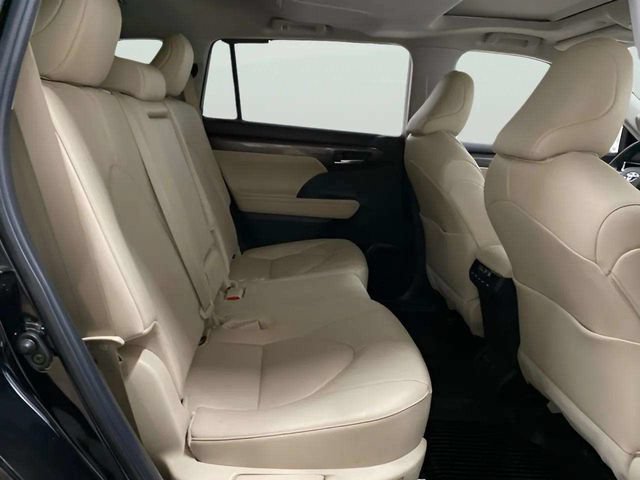 Used 2024 Toyota Highlander Limited AWD/4WD image 23