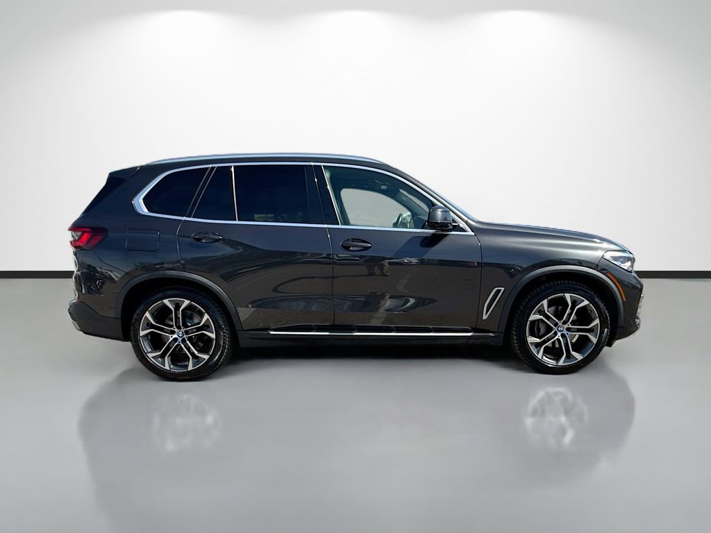 Used 2021 BMW X5 xDrive40i w/ Premium Package image 2