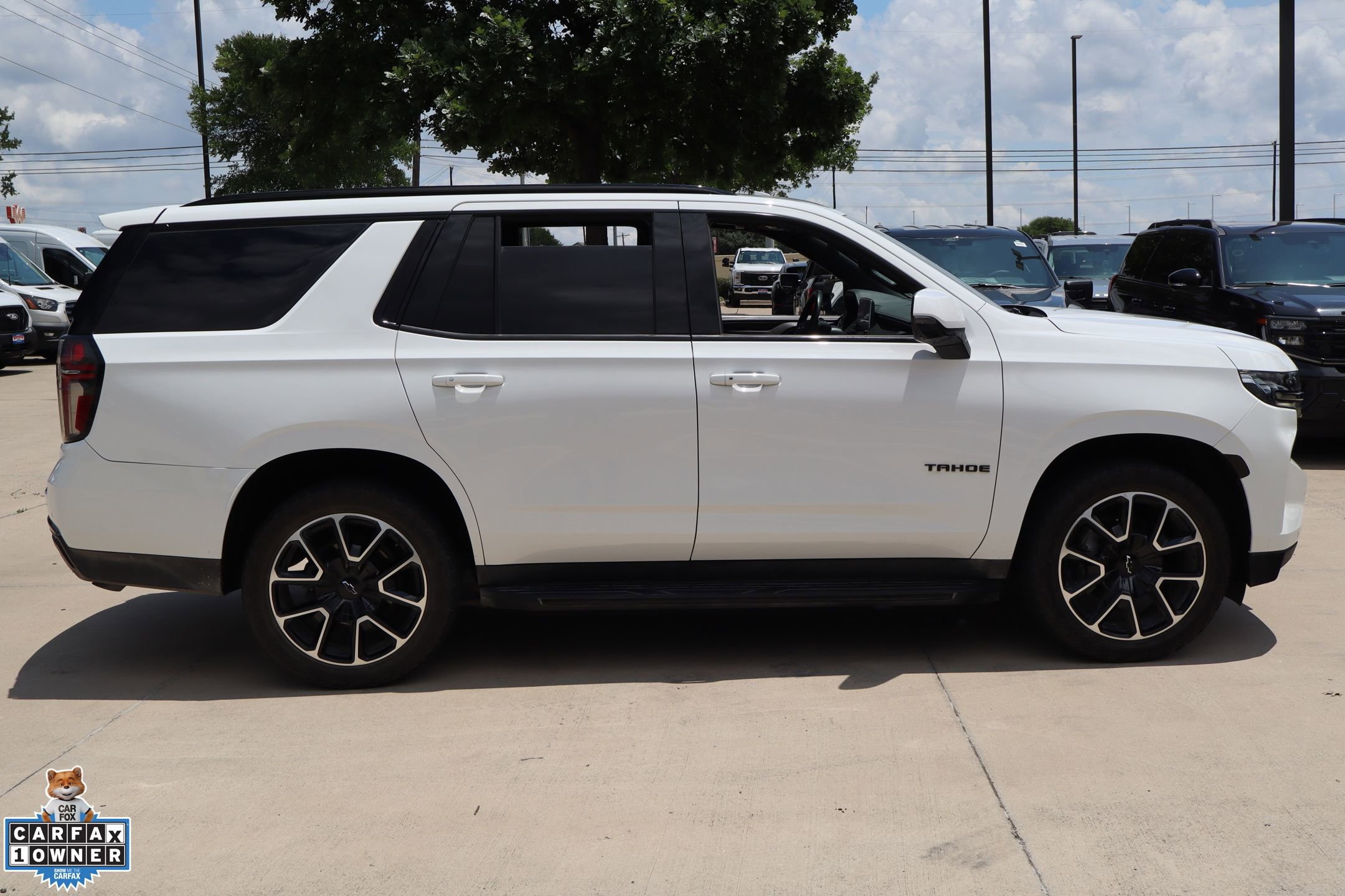 Used 2022 Chevrolet Tahoe RST w/ Luxury Package AWD/4WD image 2