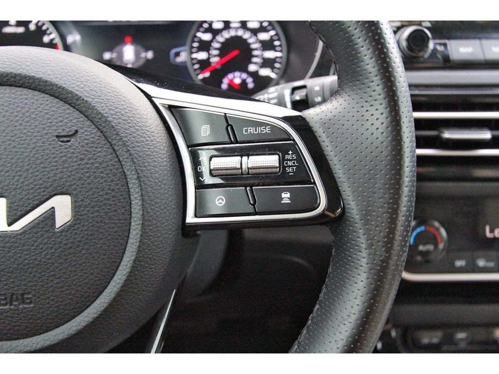 Certified 2022 Kia Seltos SX w/ Sunroof Package AWD/4WD image 20