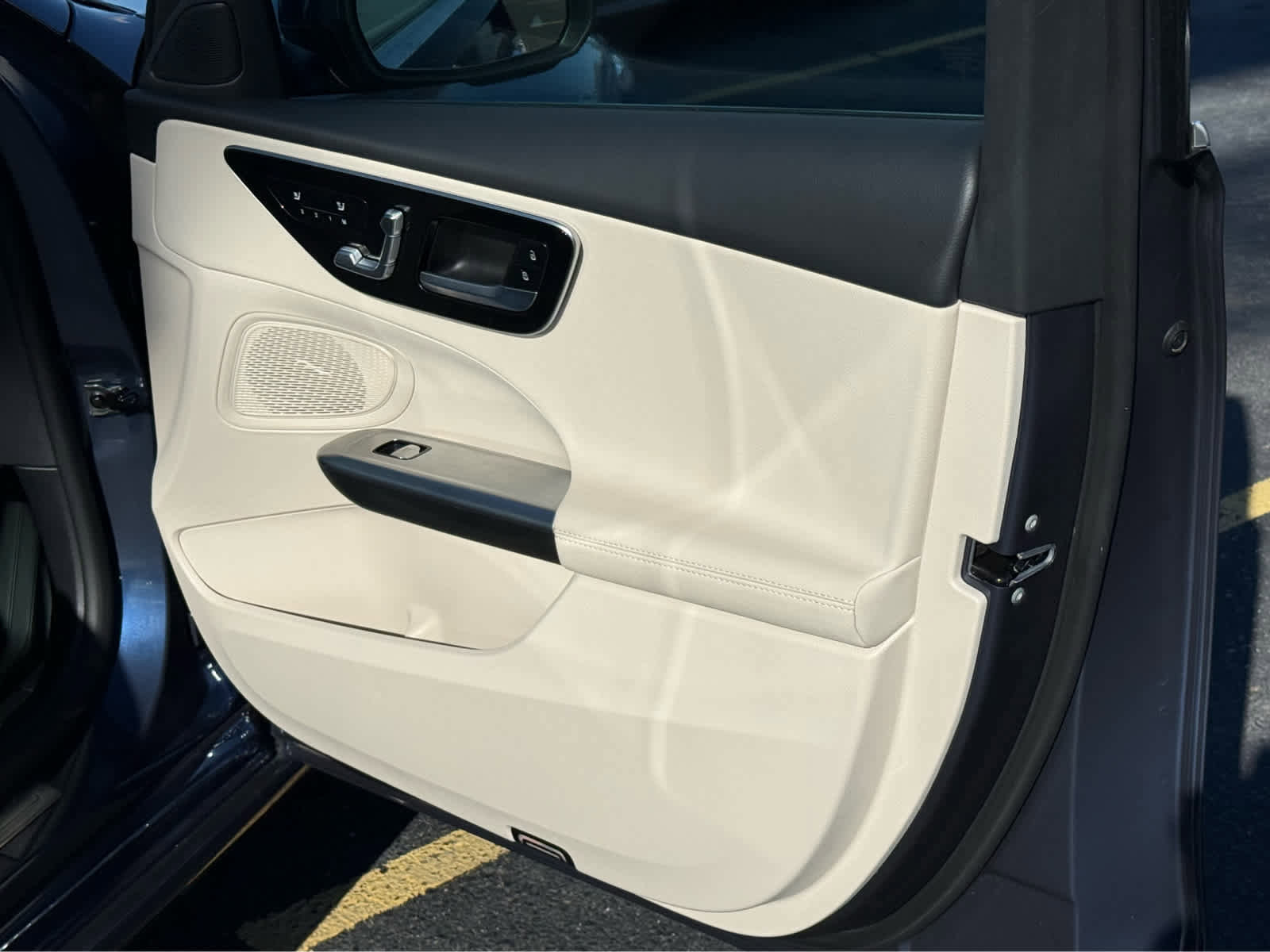 Used 2025 Mercedes-Benz C 300 4MATIC Sedan image 23