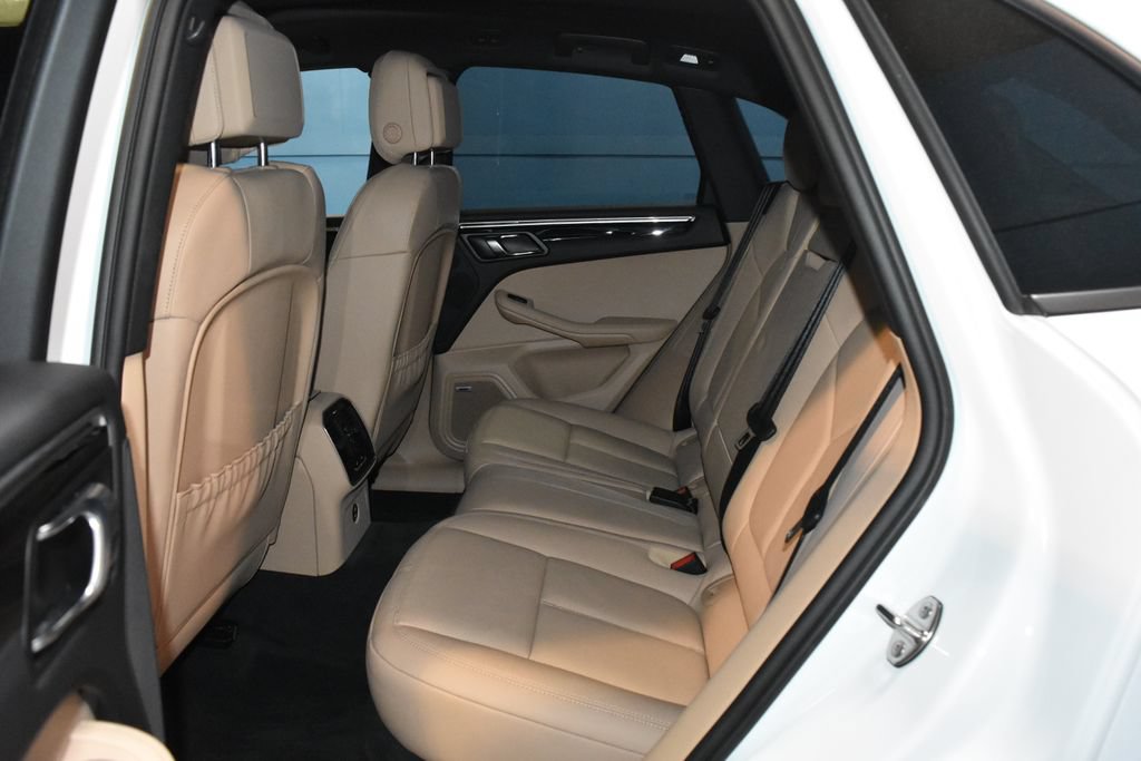 Certified 2025 Porsche Macan AWD/4WD image 21