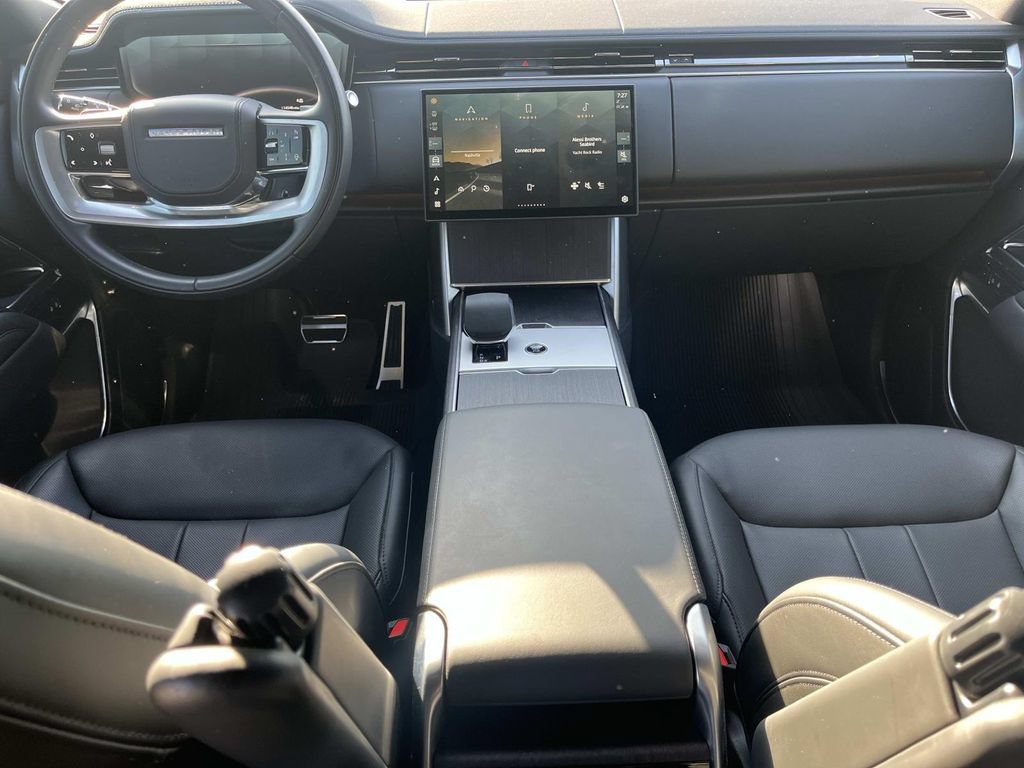 Certified 2025 Land Rover Range Rover SE AWD/4WD image 9