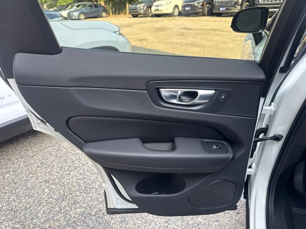 Used 2024 Volvo XC60 B5 Plus w/ Protection Package Premier AWD/4WD image 18