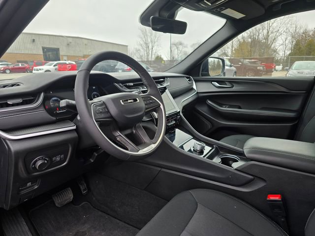 Used 2025 Jeep Grand Cherokee L Laredo w/ Luxury Tech Group I image 11