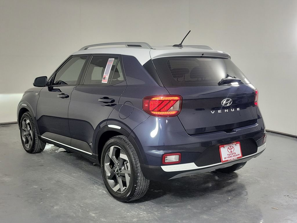 Used 2024 Hyundai Venue Limited FWD image 7