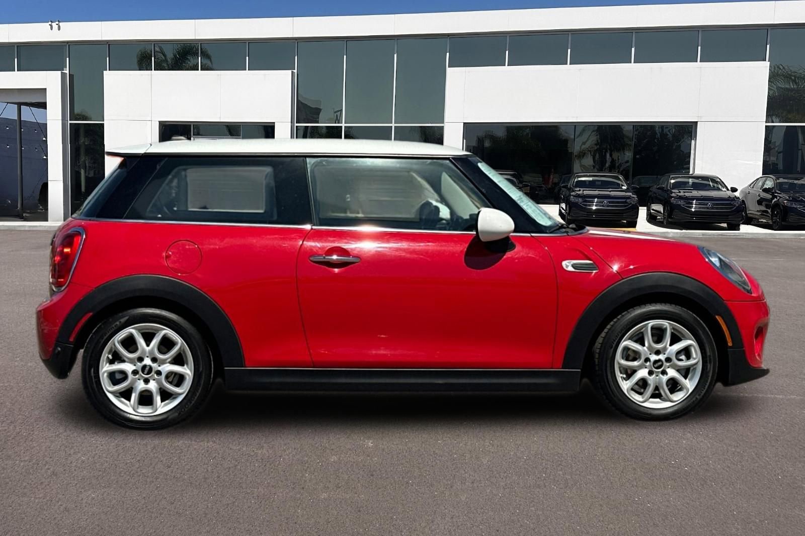 Used 2019 MINI Cooper 2-Door Hardtop w/ Signature Upholstery Package image 2