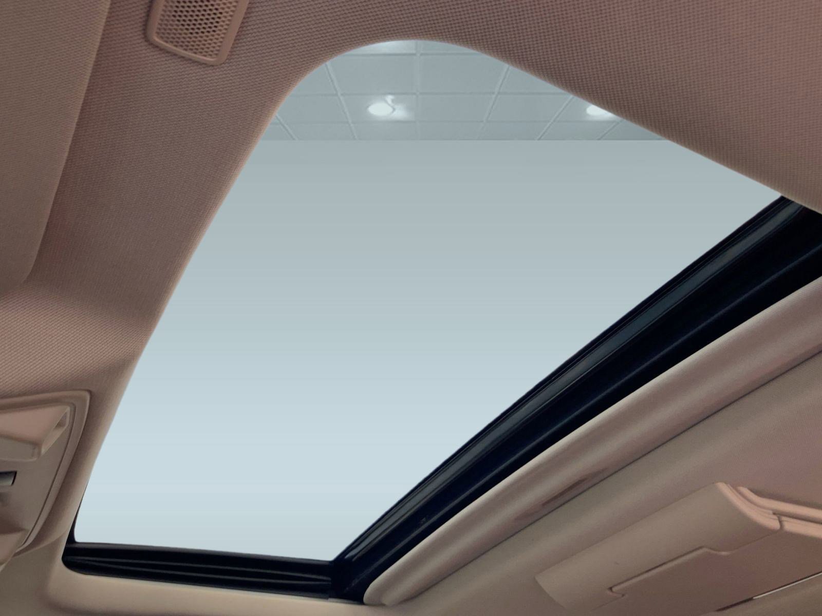 Used 2019 Cadillac Escalade Premium Luxury image 15