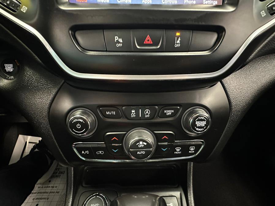 Used 2021 Jeep Cherokee Latitude Lux w/ Sun & Sound Group AWD/4WD image 48