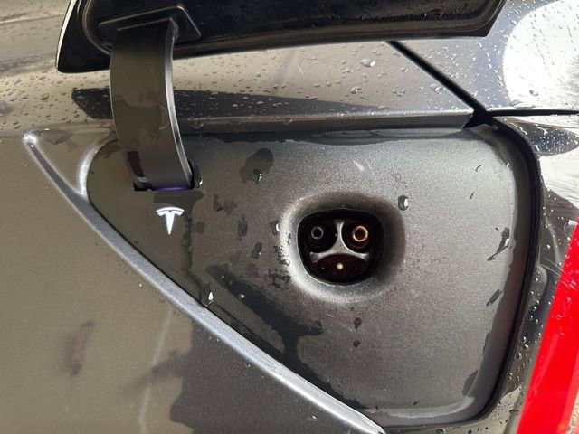 Used 2021 Tesla Model Y Long Range image 13