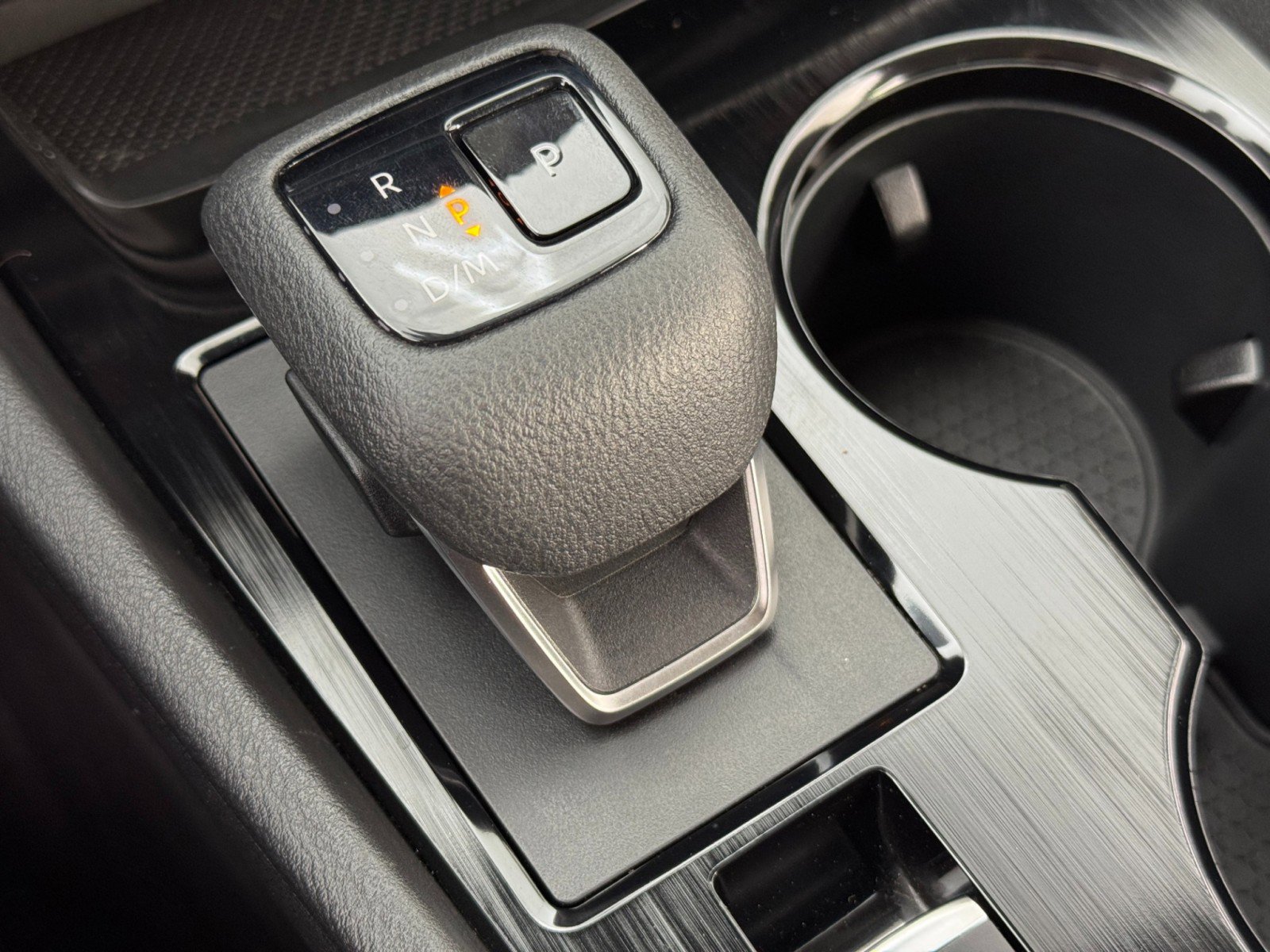 Used 2024 Nissan Rogue SV image 25