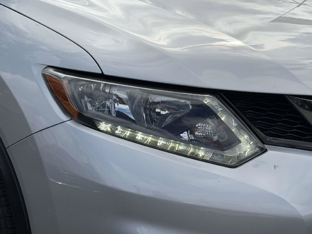 Used 2015 Nissan Rogue SV AWD/4WD image 10
