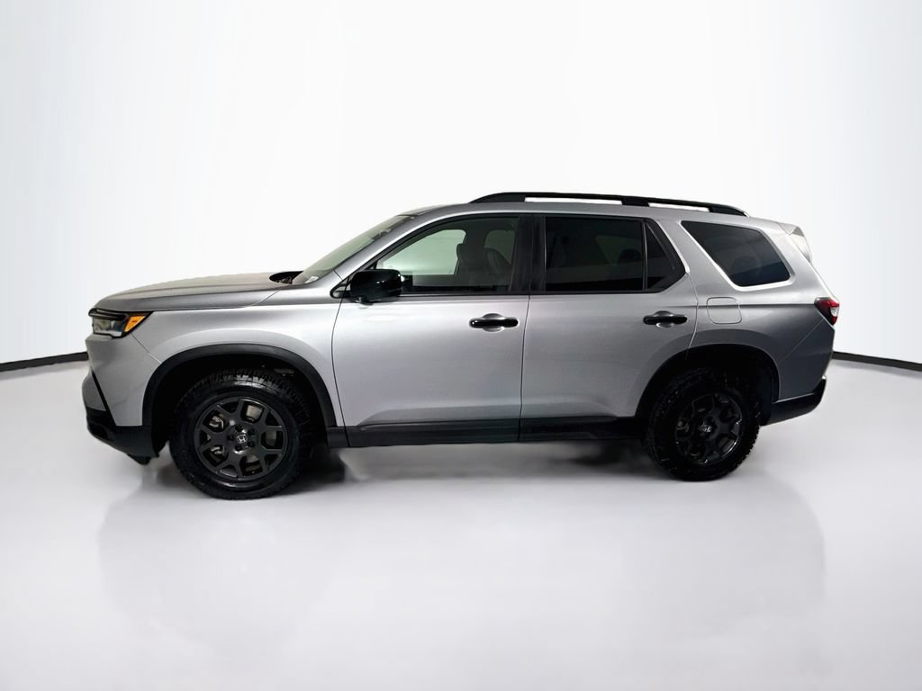 Certified 2025 Honda Pilot TrailSport image 8