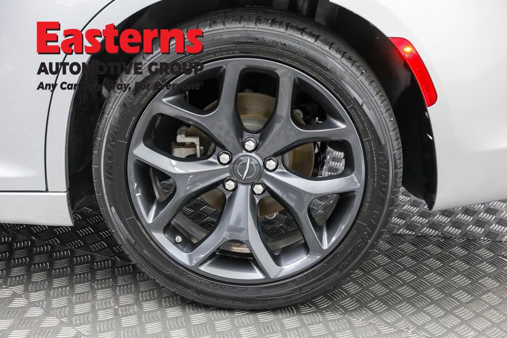 Used 2023 Chrysler 300 S image 34
