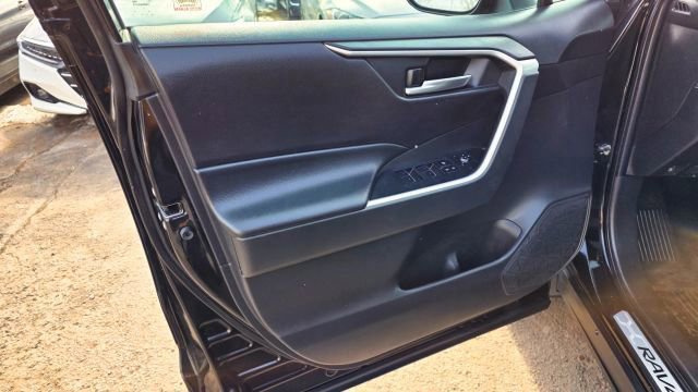 Used 2022 Toyota RAV4 SE w/ Convenience Package image 26