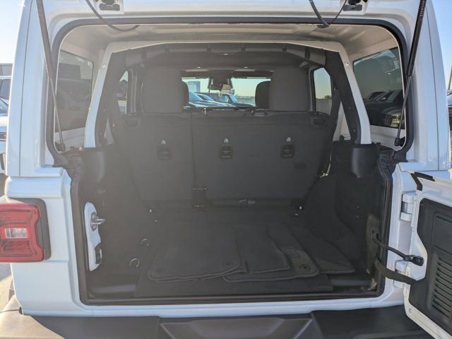 Used 2026 Jeep Wrangler Unlimited Sahara AWD/4WD image 11