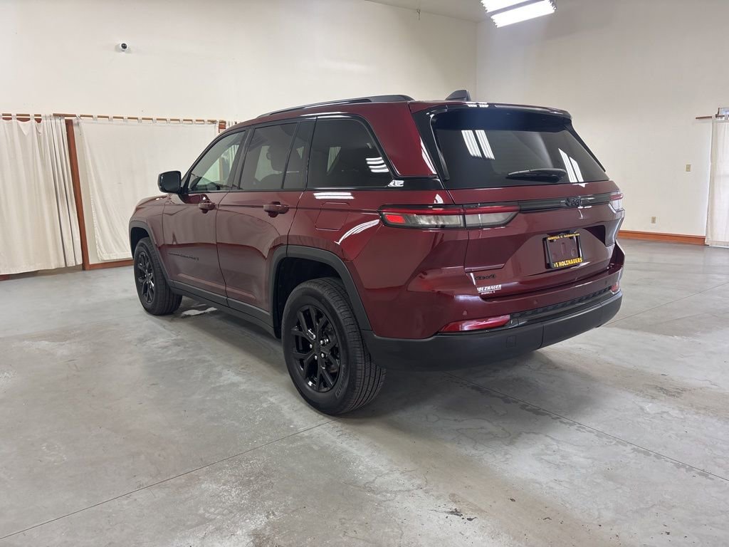 Used 2024 Jeep Grand Cherokee Altitude image 6
