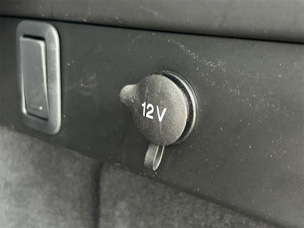 Used 2025 Land Rover Range Rover Velar Dynamic SE image 16