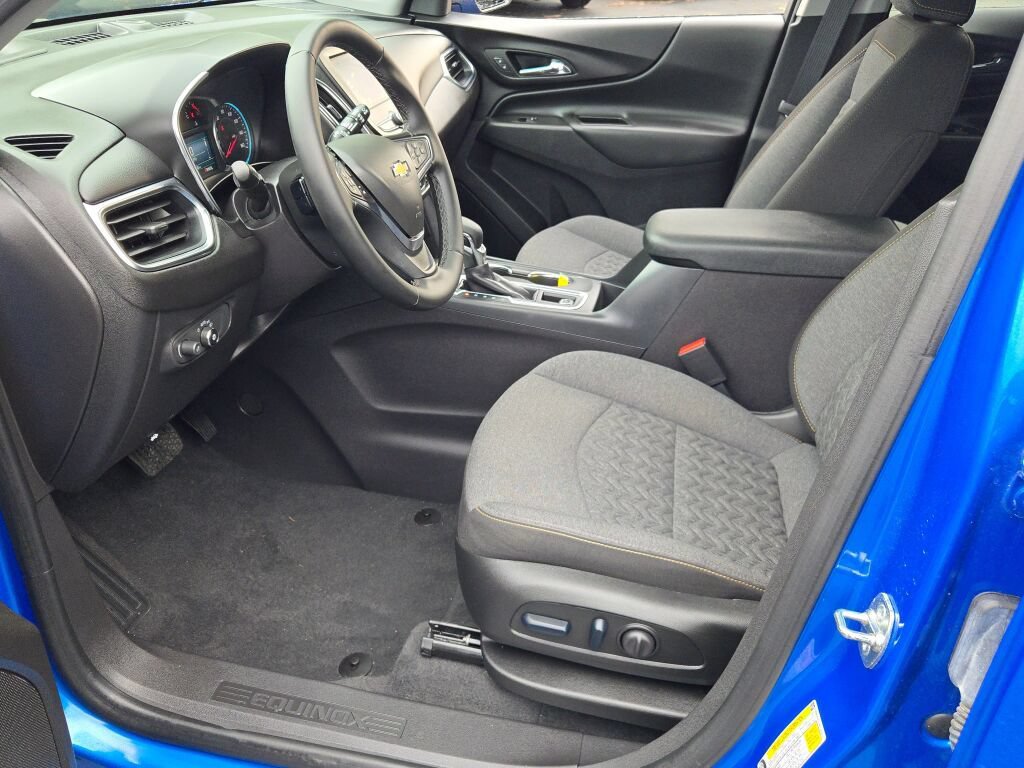 Certified 2024 Chevrolet Equinox LT w/ LPO, Floor Liner Package FWD image 27