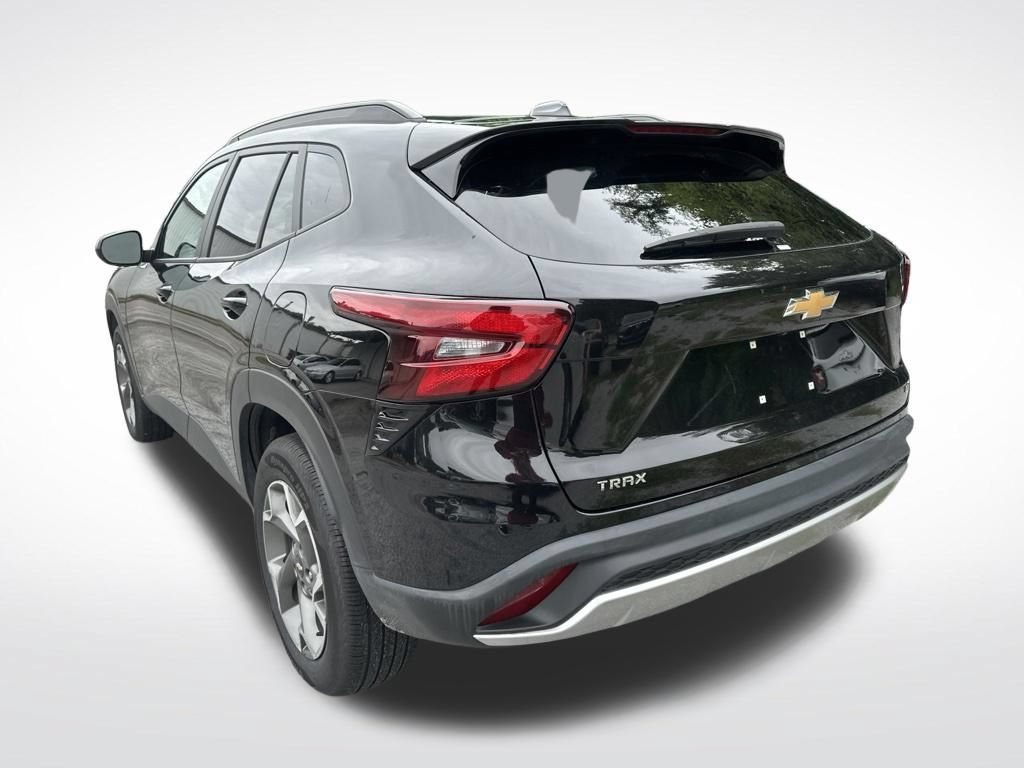 Used 2025 Chevrolet Trax LT FWD image 5
