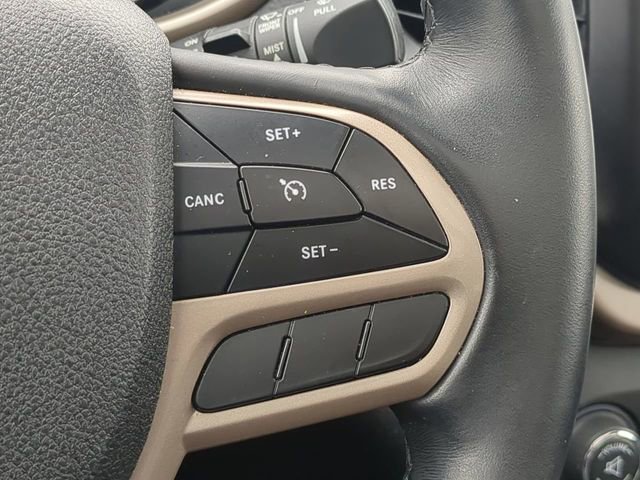 Used 2017 Jeep Cherokee Limited image 31