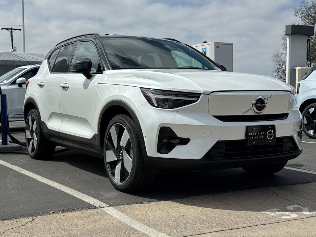 Used 2023 Volvo XC40 Recharge Plus AWD/4WD image 2