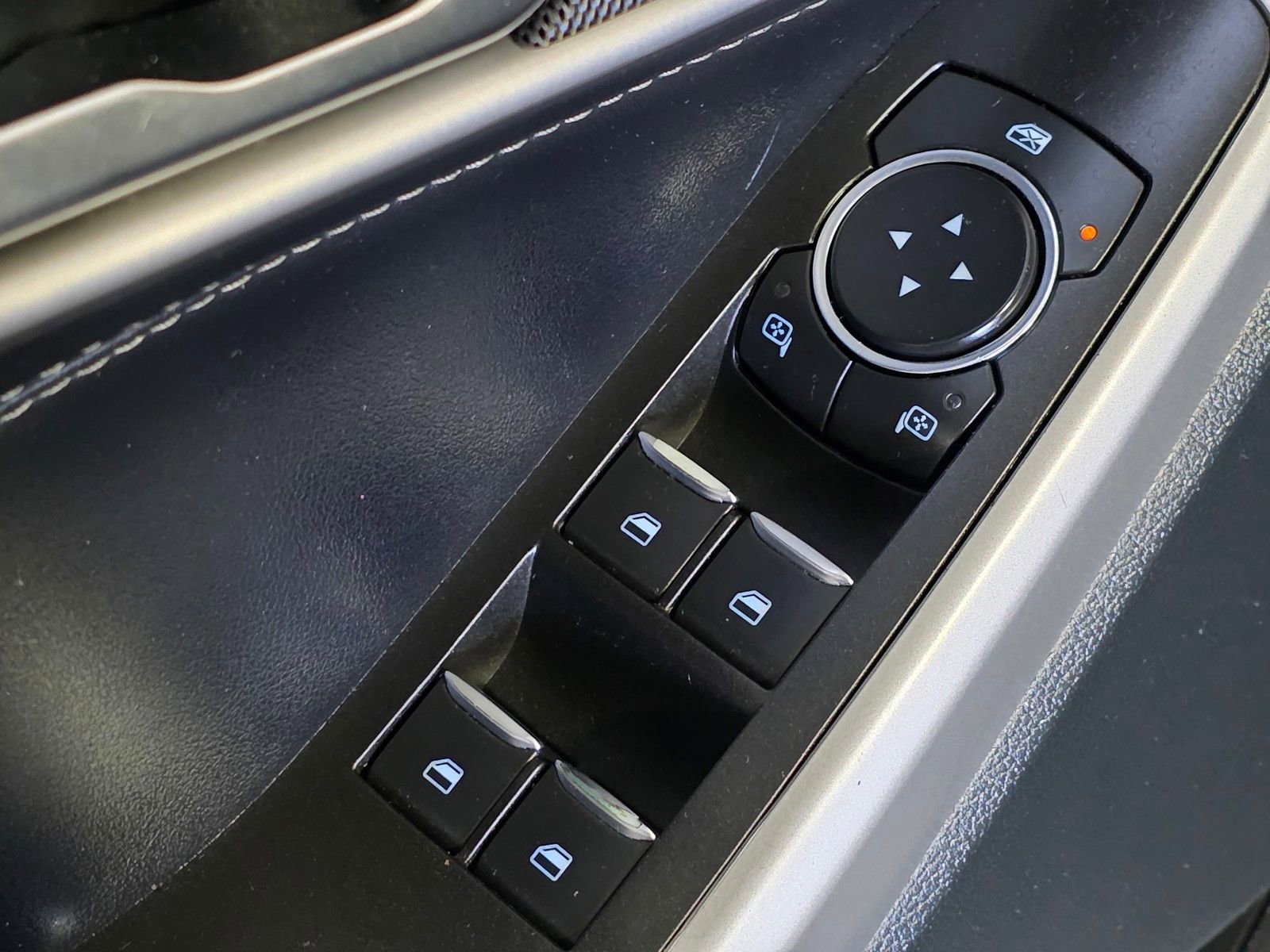 Used 2021 Ford Explorer XLT image 22